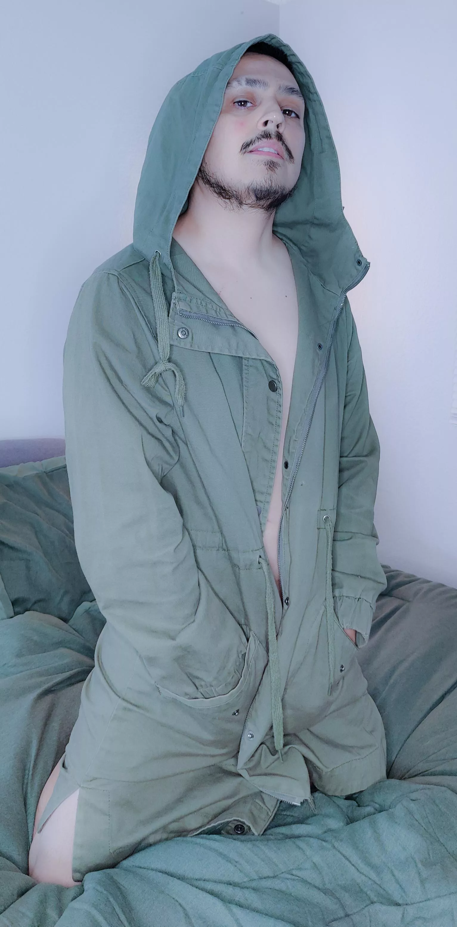 Hi!, I'm Octavio, a petite latin boy looking for some fun. I need more buddies 😉