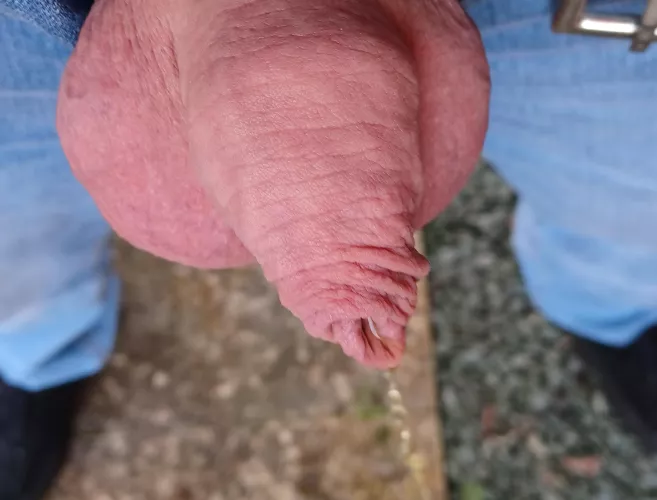 how did that get outside my jeans 👖