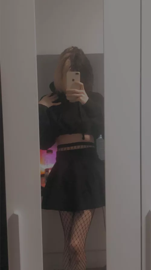 How’s my outfit :3