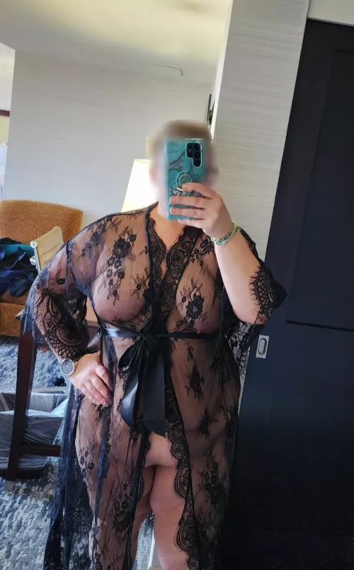 I find this robe to be completely appropriate 😈