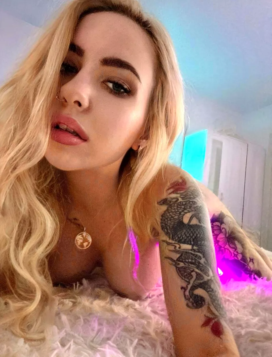 I like it when you put your hands on the back of my head