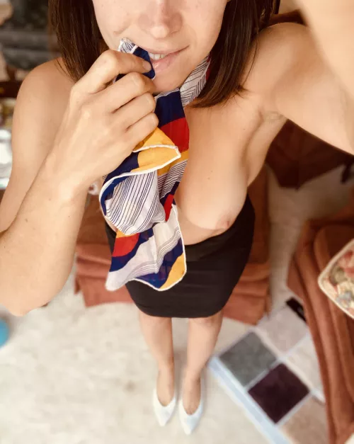 I love this cute scarf because it looks good anywhere: in my mouth, tightly around my neck, tied on wrists behind my back, pulling back my hair, you name it! {f,31}