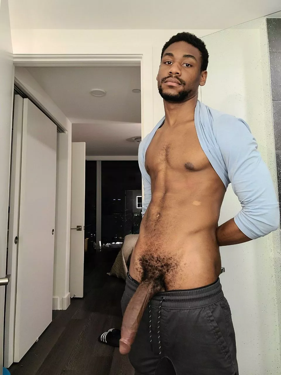 I need a wet pussy 😳