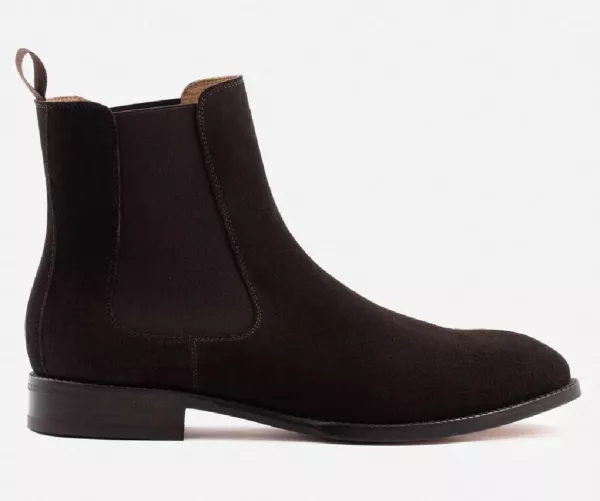 I need to settle a debate. Can you wear this color boot with black jeans for a casual outfit?