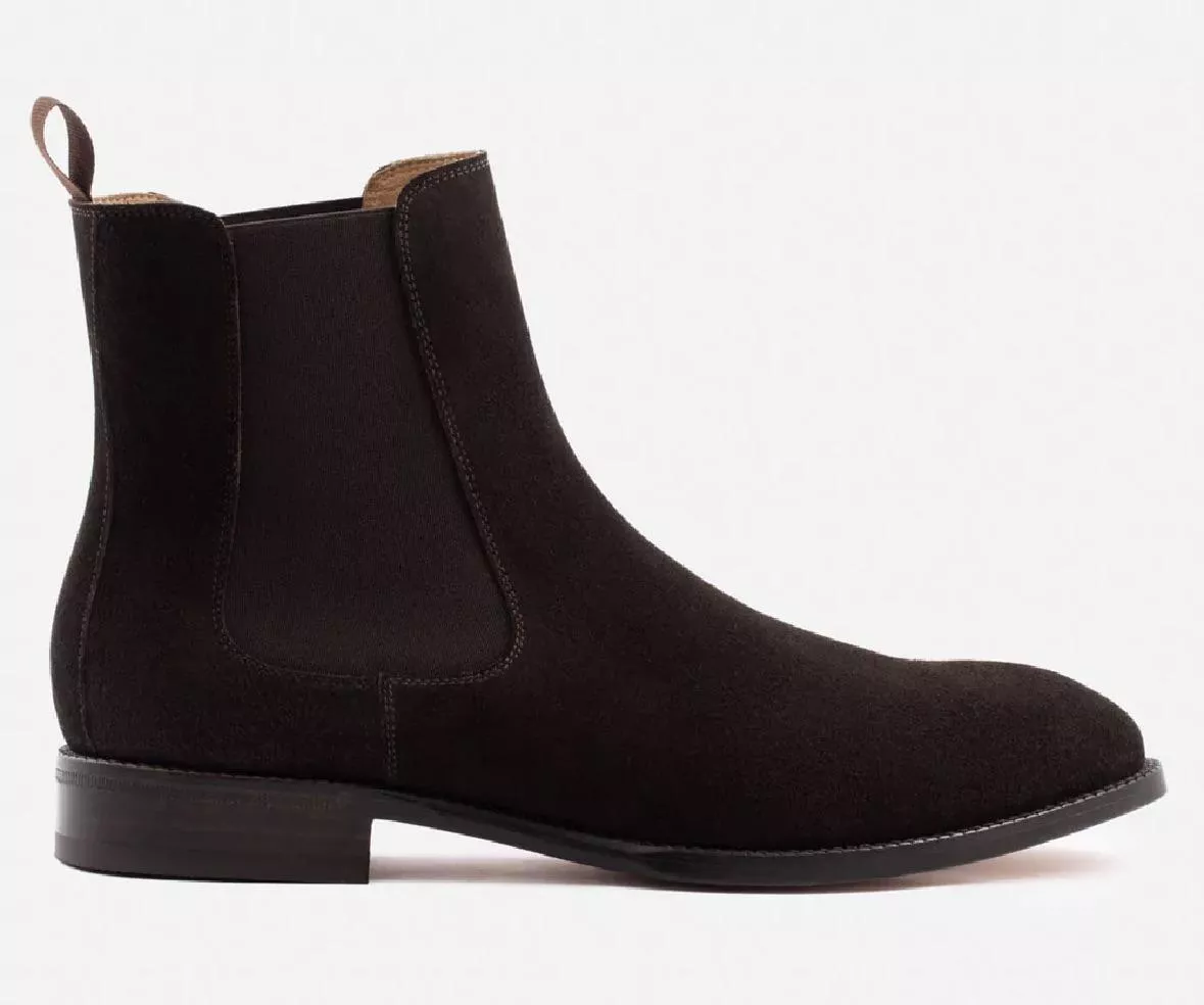 I need to settle a debate. Can you wear this color boot with black jeans for a casual outfit?