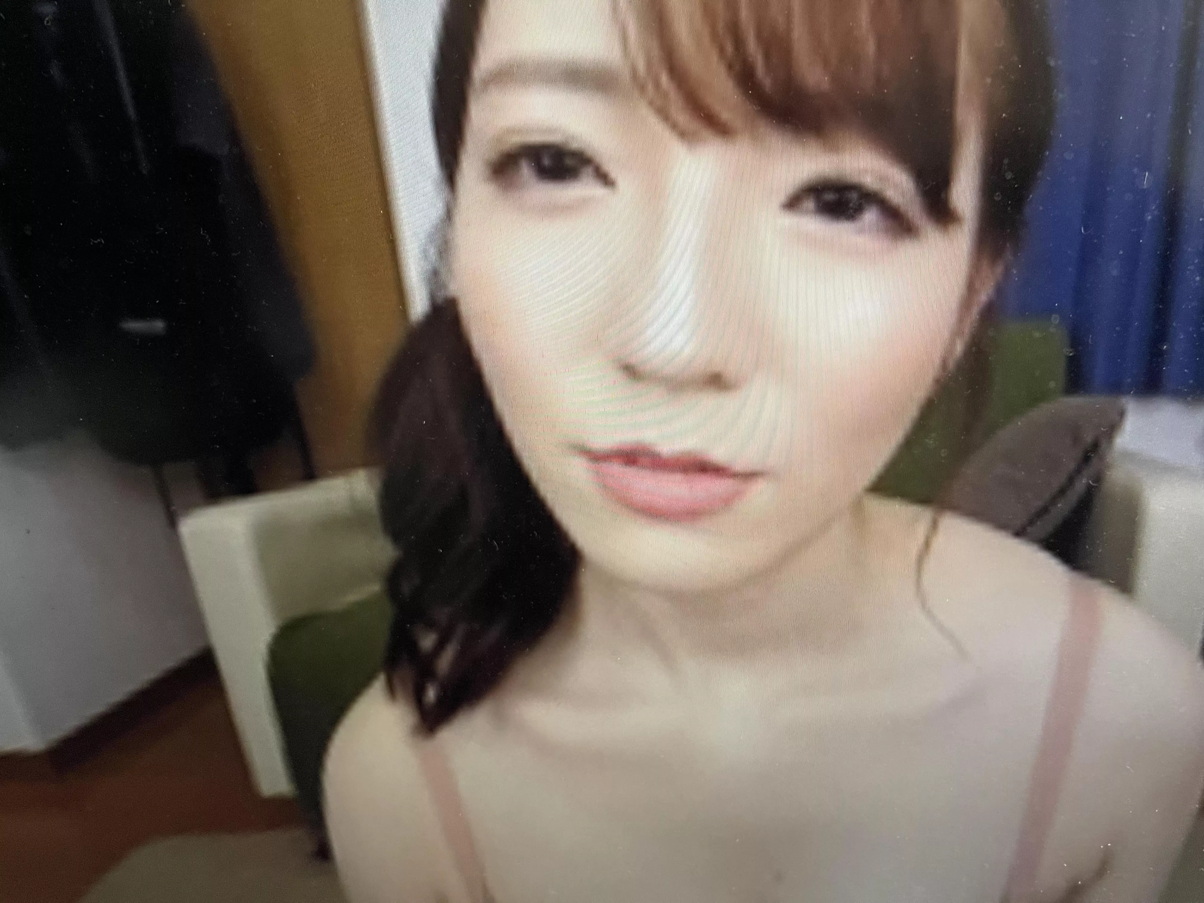 I only have a photo. What’s her name