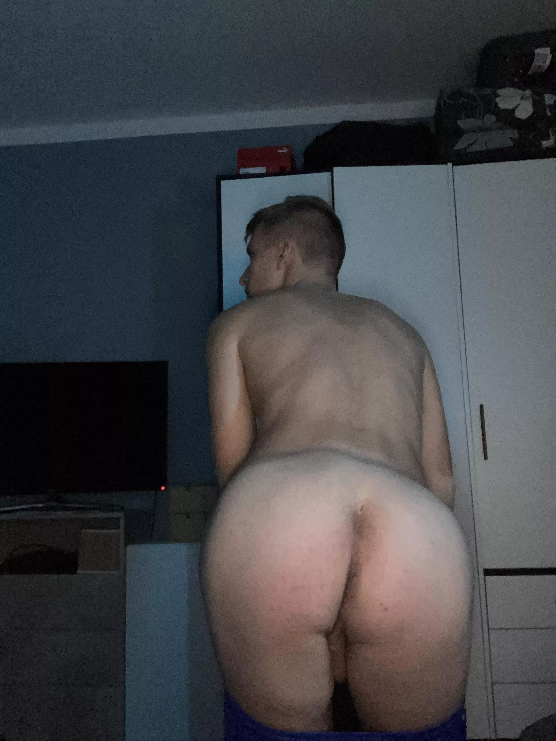 im sending everyone who upvotes exclusive content