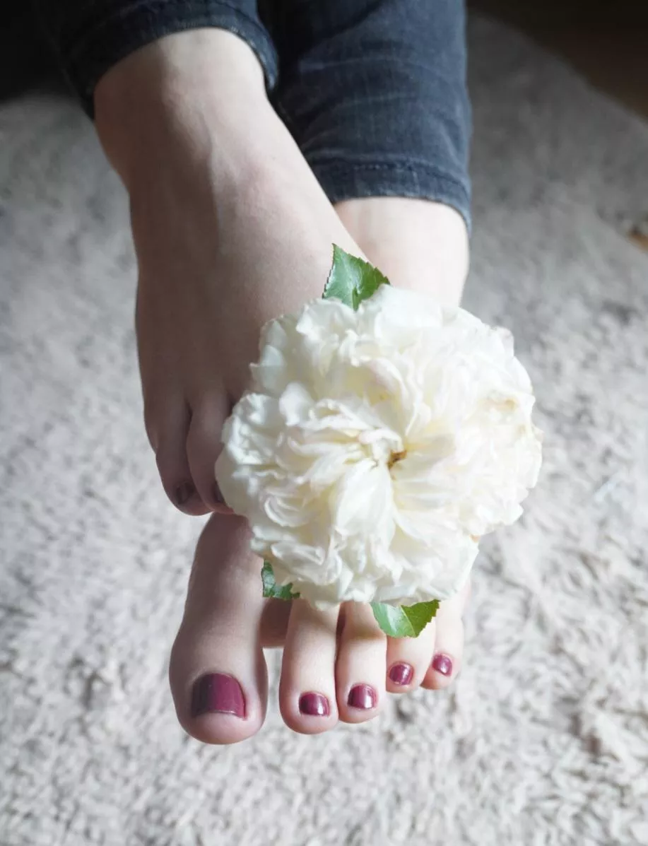 in case you were interested in some red toesies 😉