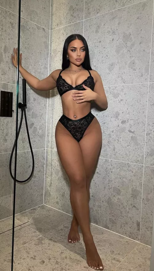 Kate is looking hot on a different level 🤤 hmu if you want more pics of her I got her whole library