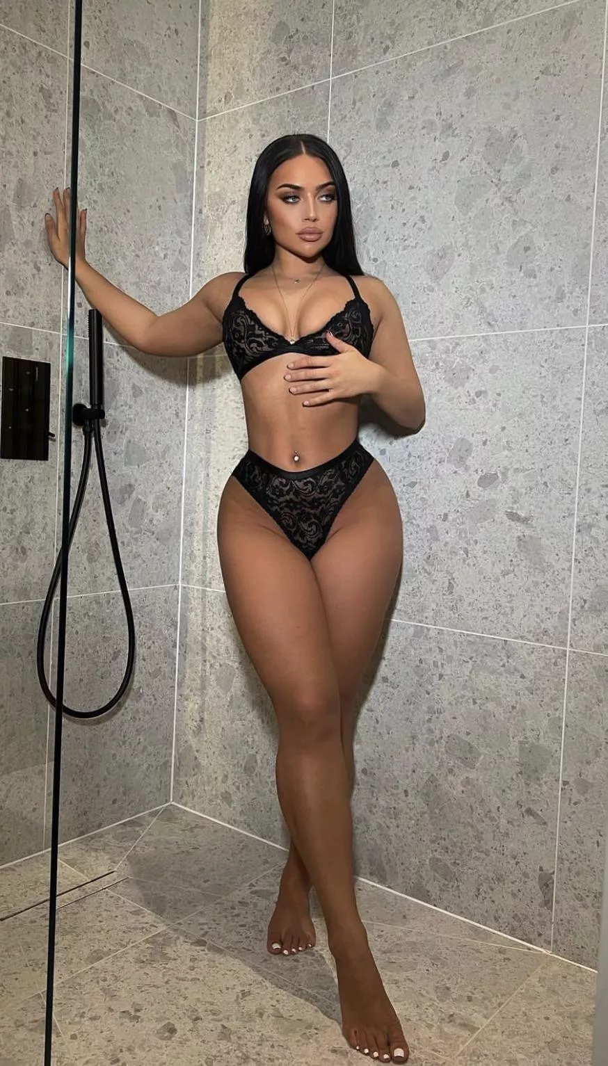 Kate is looking hot on a different level 🤤 hmu if you want more pics of her I got her whole library