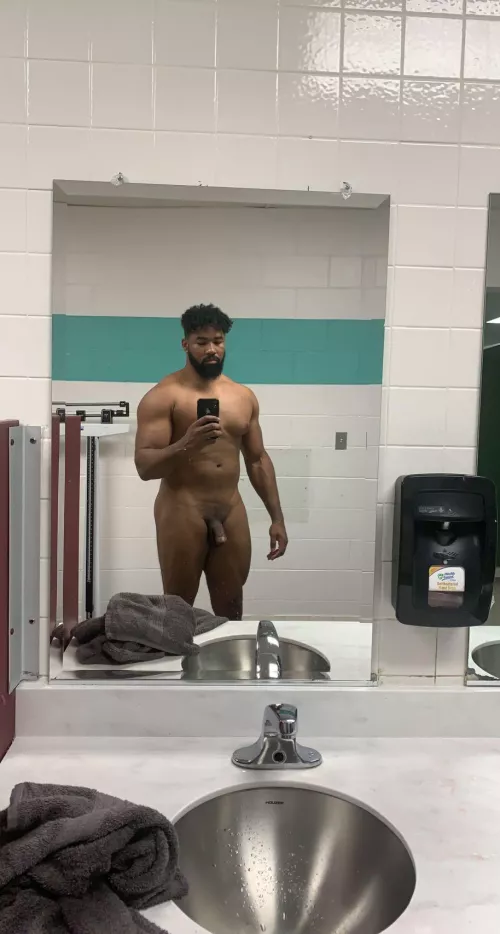 M31, 6’3” 240lbs. Mirror selfie after the morning workout.