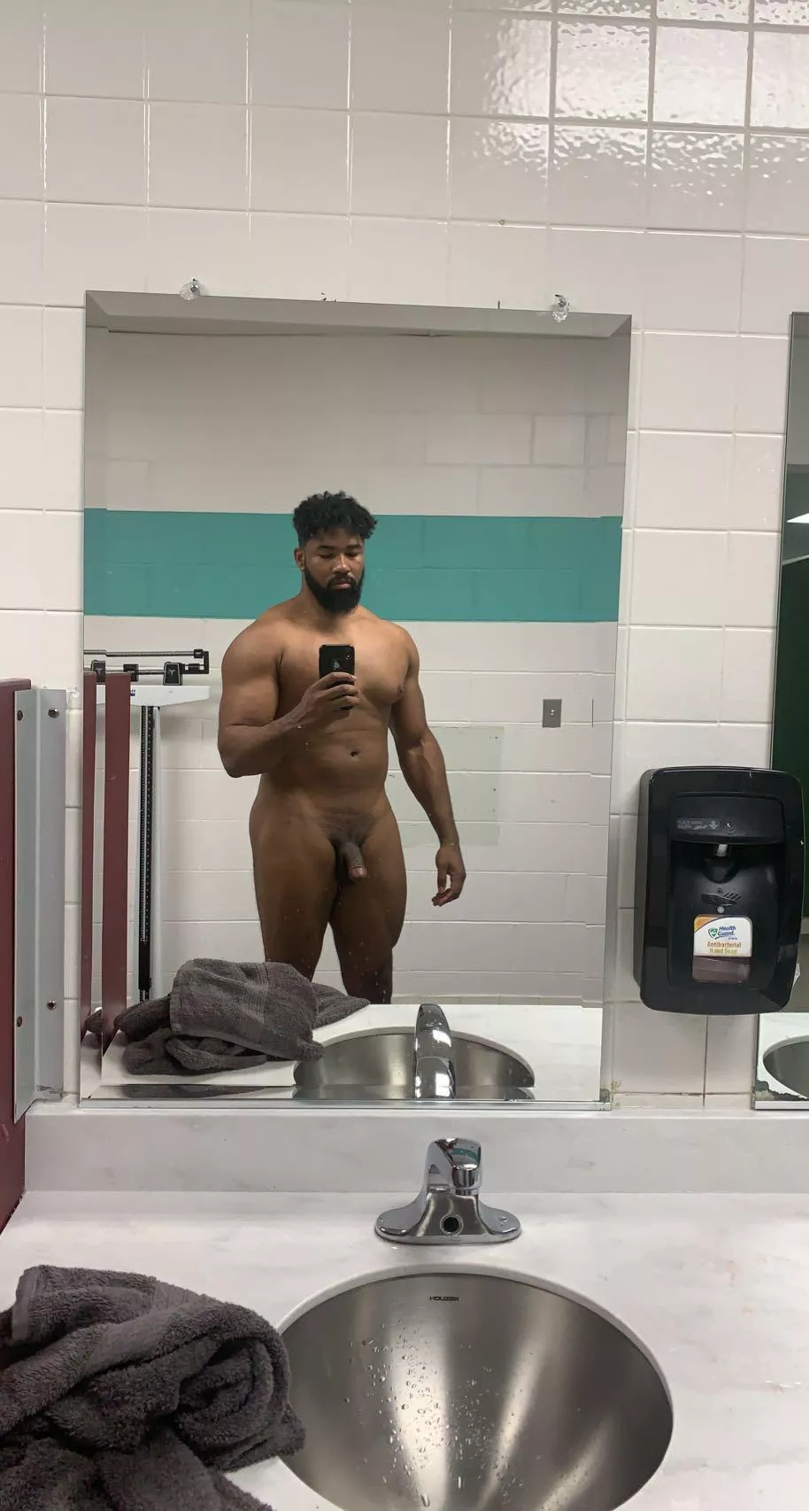 M31, 6’3” 240lbs. Mirror selfie after the morning workout.