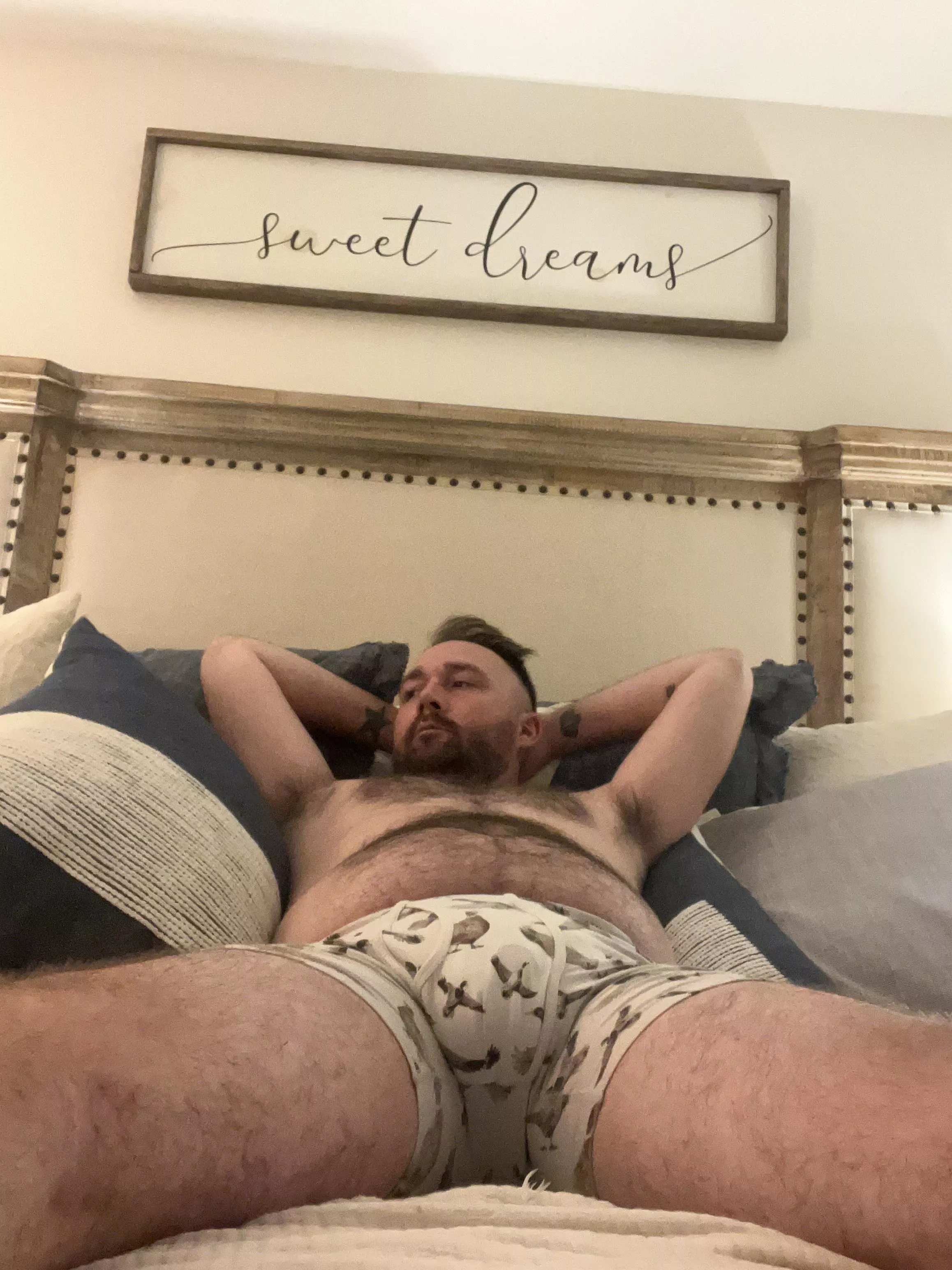 Morning Bros. Happy Thursday. Wish I had someone to throw these legs up.