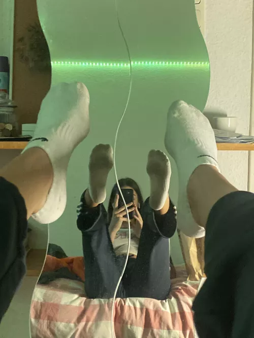 My 18 yo feet sometimes really stink 😝