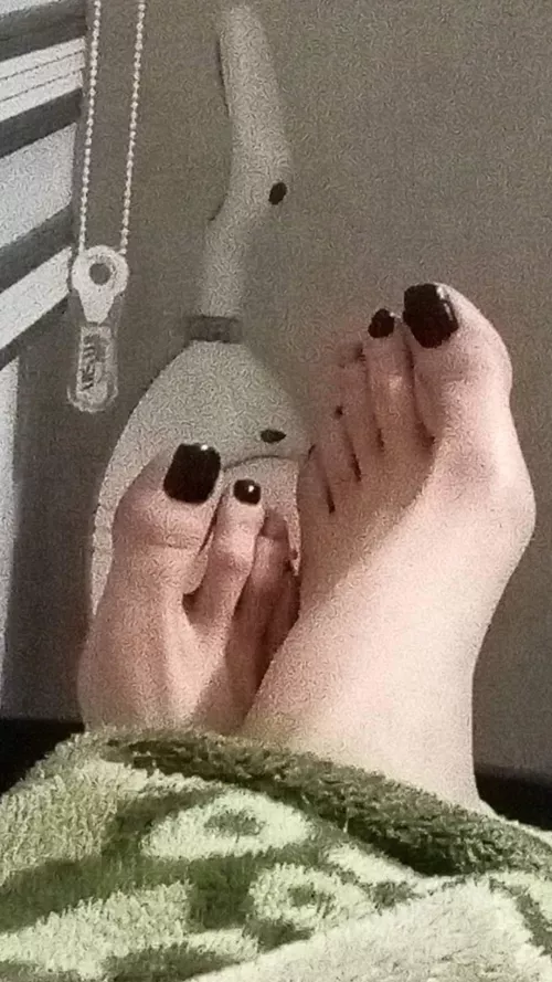 my painted toes 🥺