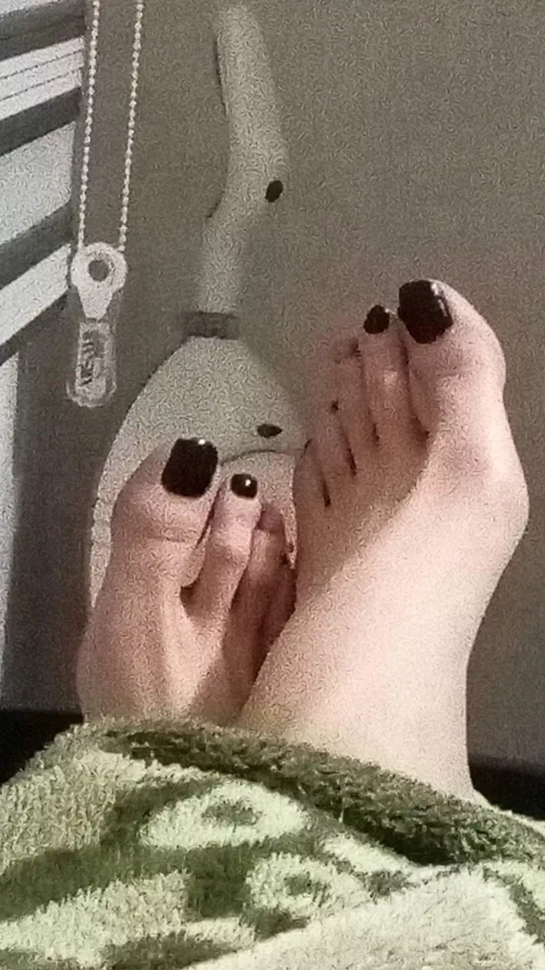 my painted toes 🥺