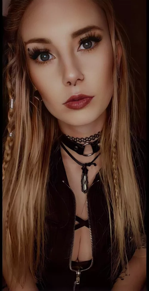 pull on my collar? 💀💦