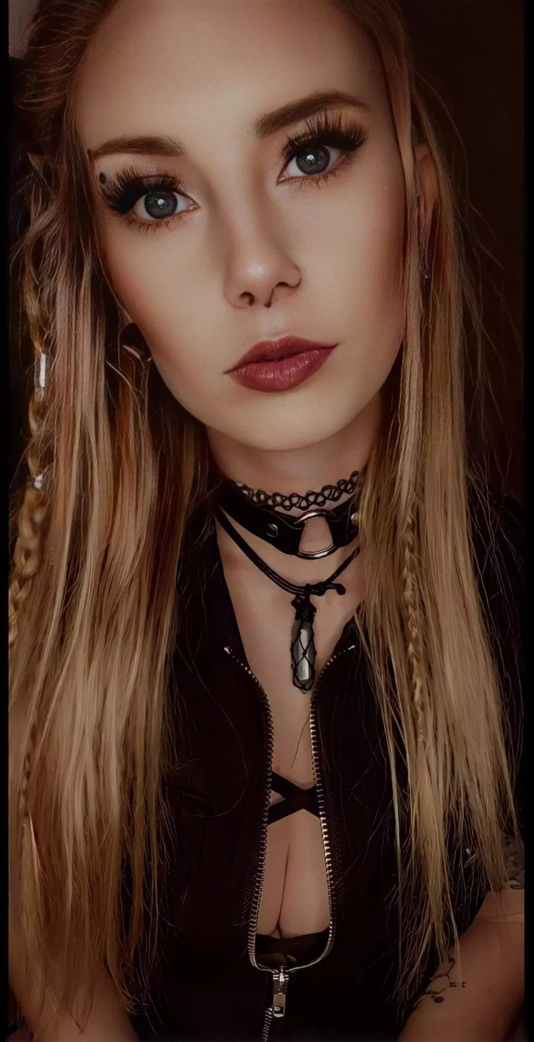 pull on my collar? 💀💦