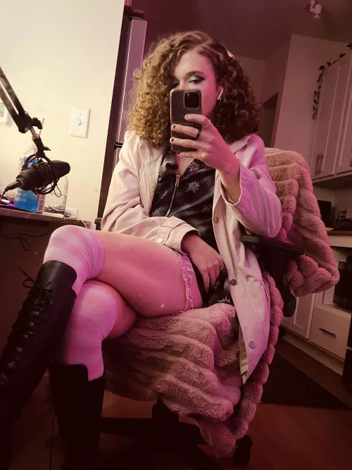 Put your head in my lap and I’ll play with your hair 🥰