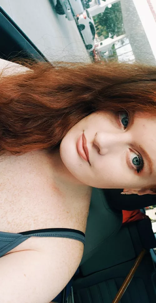 Redhair and freckles always pair well. ⚘