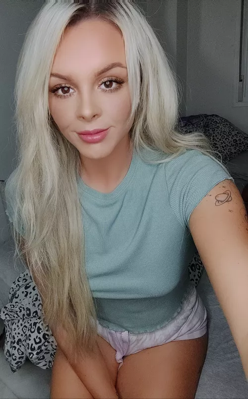 Say Hi if you think im hot