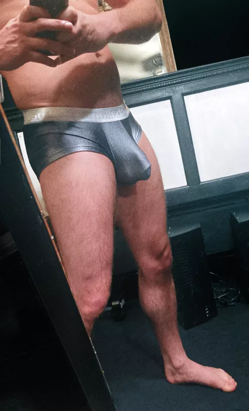 Seems like most straight American dudes are scared to wear a speedo/bikini. Sad.