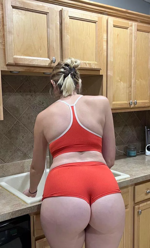 Since you love her ass so much here it is again 😍