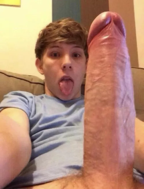 Someone tell me they like my uncut penis. Also looking for older bros