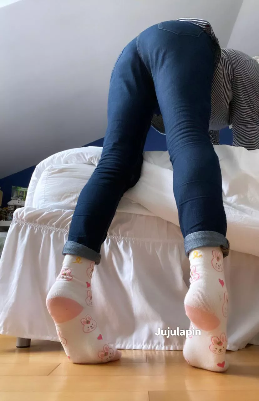 Sorry if my socks are too much cute 😞