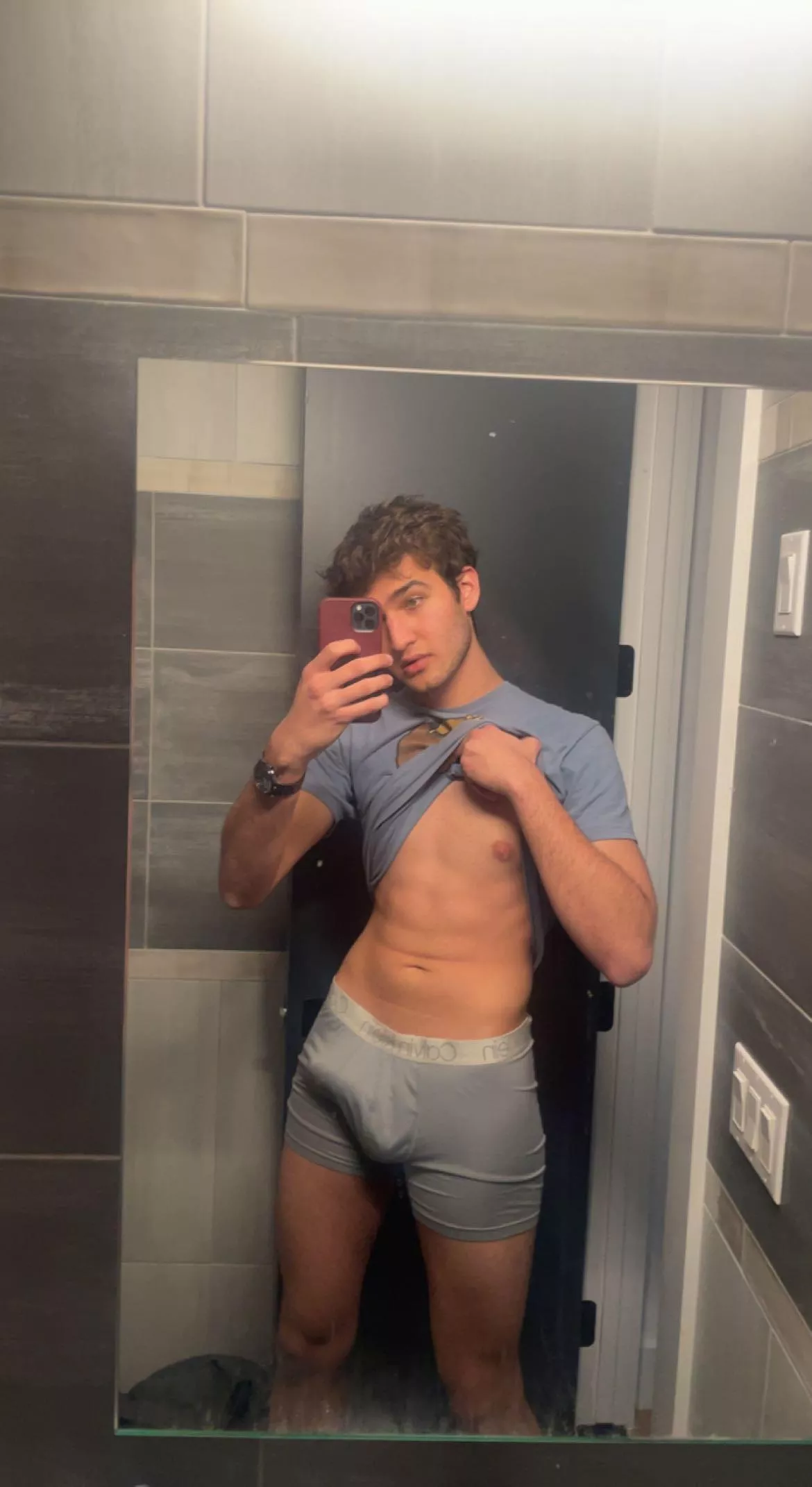 Still single somehow 🤷🏼‍♂️