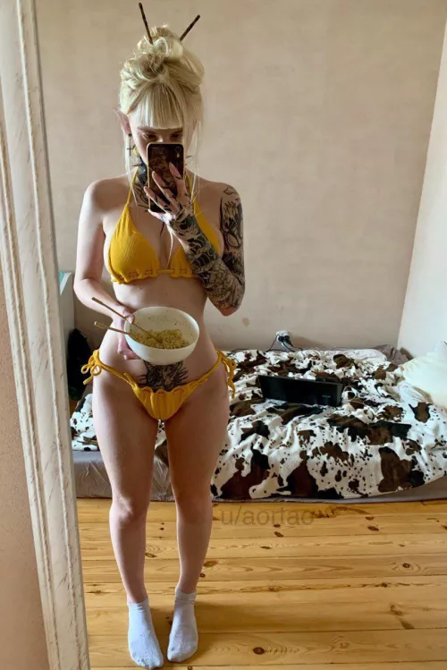 this elf feels lonely when he eats alone