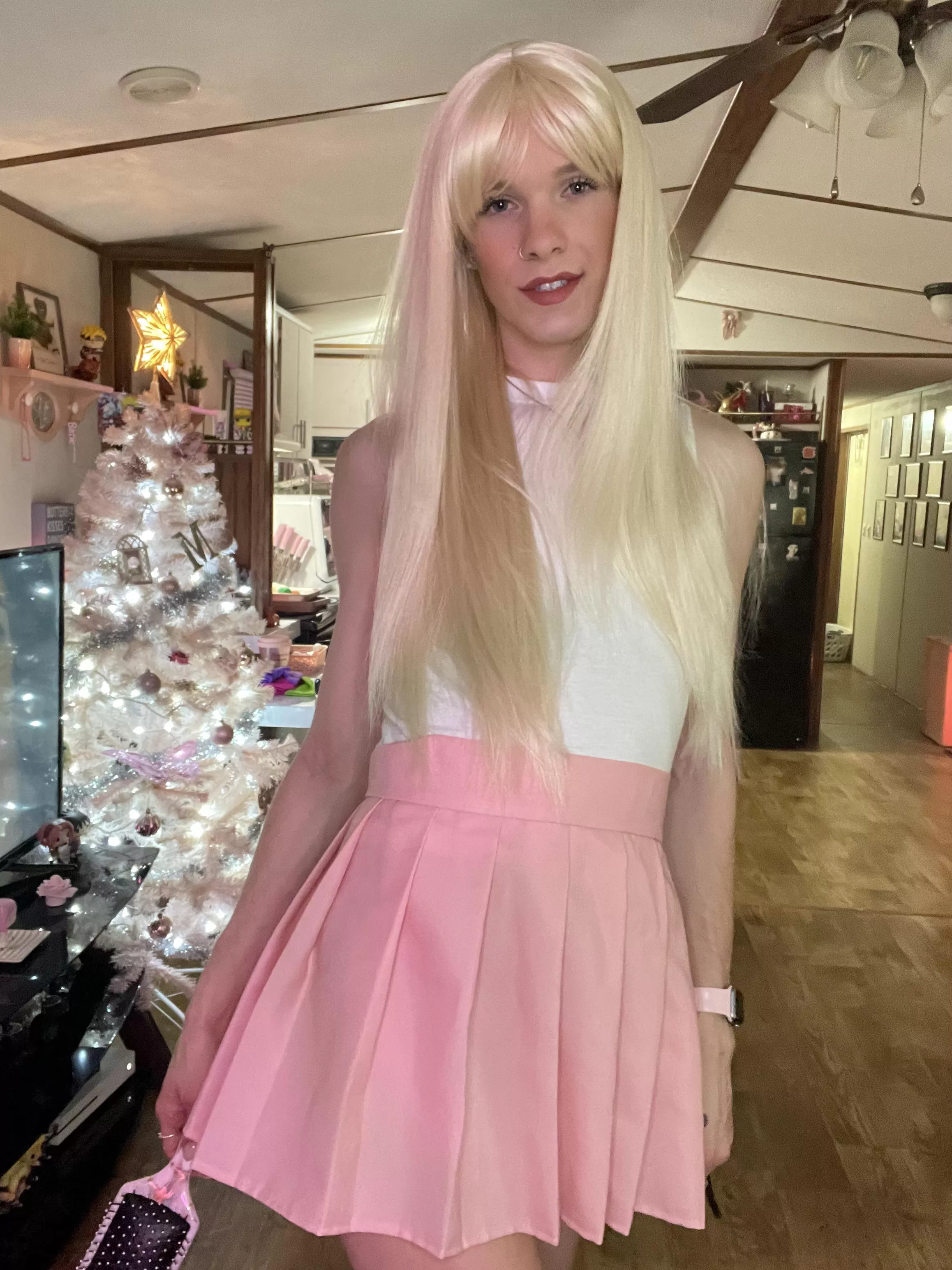 trying out lipstick for my first time ever! 😁