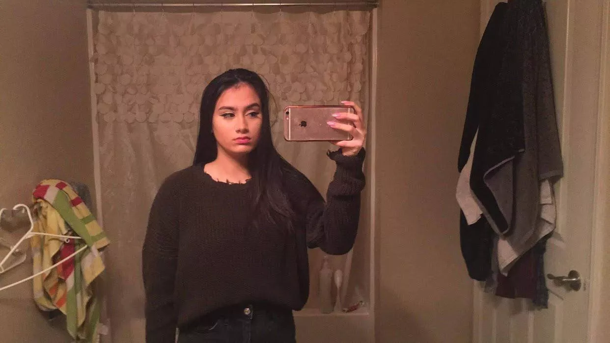 wanna bust a nut to her nudes? dm me - must upvote