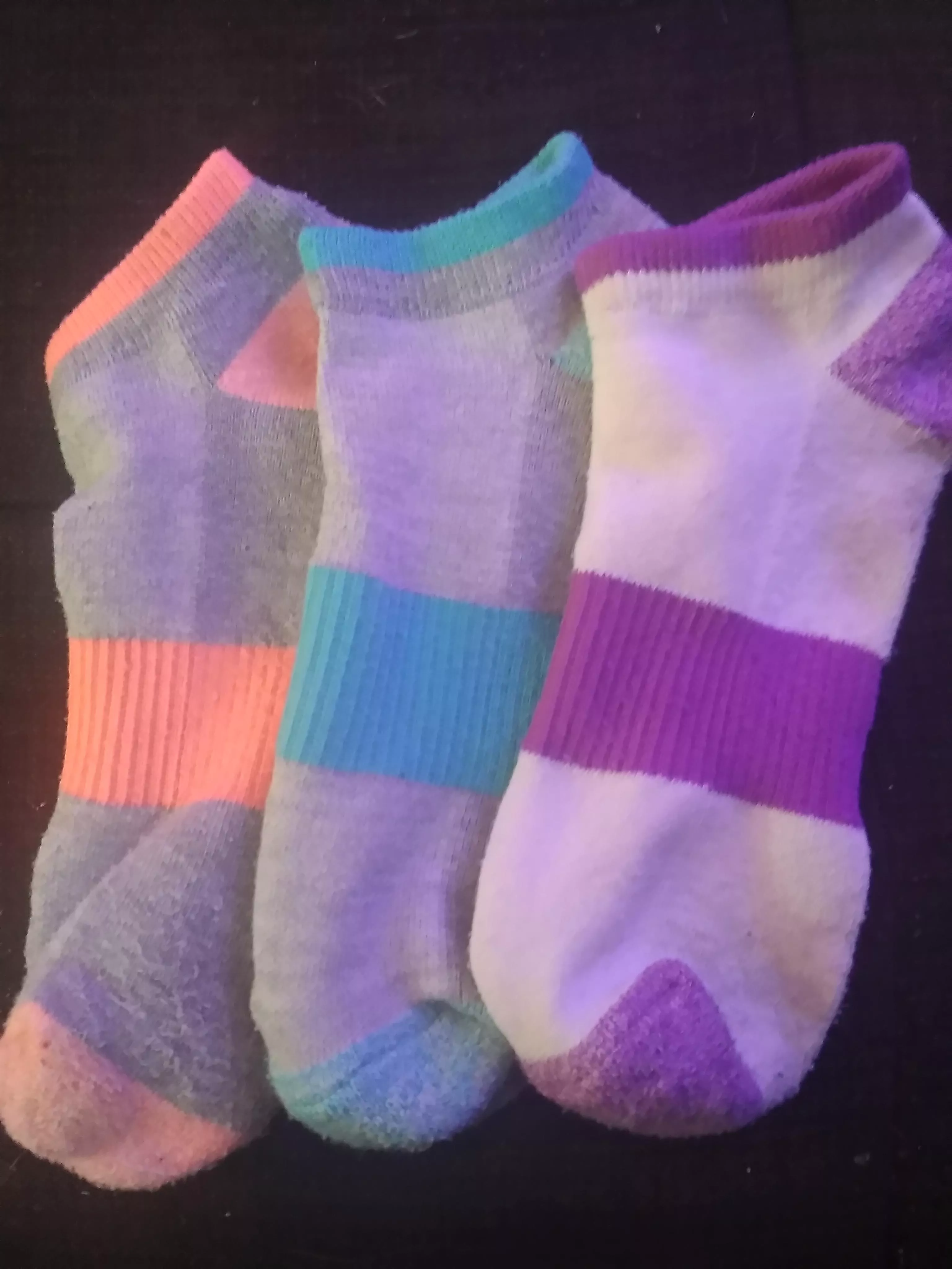 Which color should I ruin next? $35 for 3 day wear, free us shipping! Daily and weekly rates available, DM to claim yours!