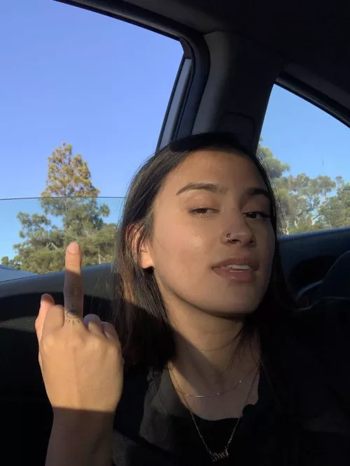 who’s going to cum to her nudes? upvote and dm