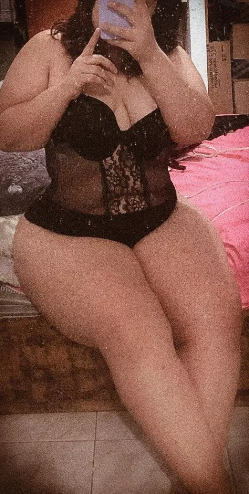 Will you let me crush you with my thighs, please? 😮‍💨🥴