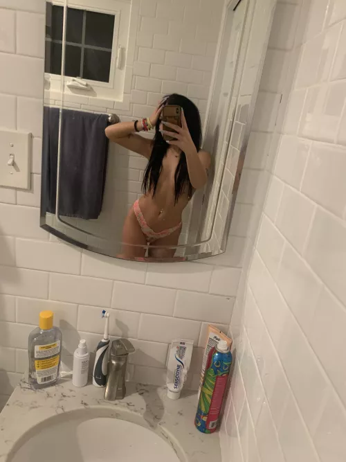 [20f] i wanna be sat on the sink & fucked :(