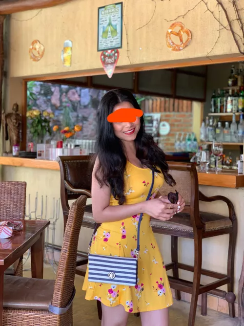 25F looking for kinky bull to spend holidays with in cancun, she prefers slowburn, making out, pda, dates..