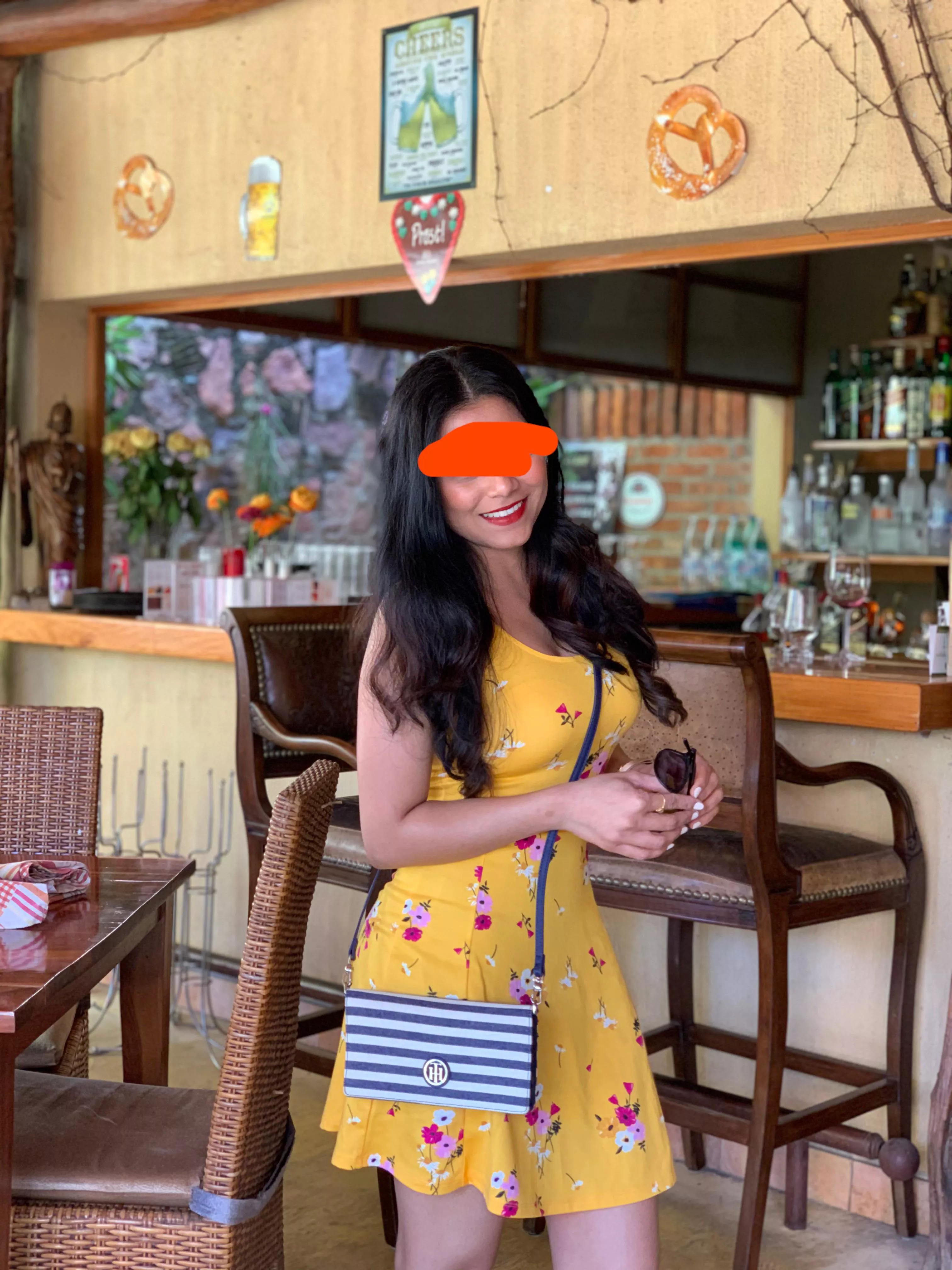 25F looking for kinky bull to spend holidays with in cancun, she prefers slowburn, making out, pda, dates..