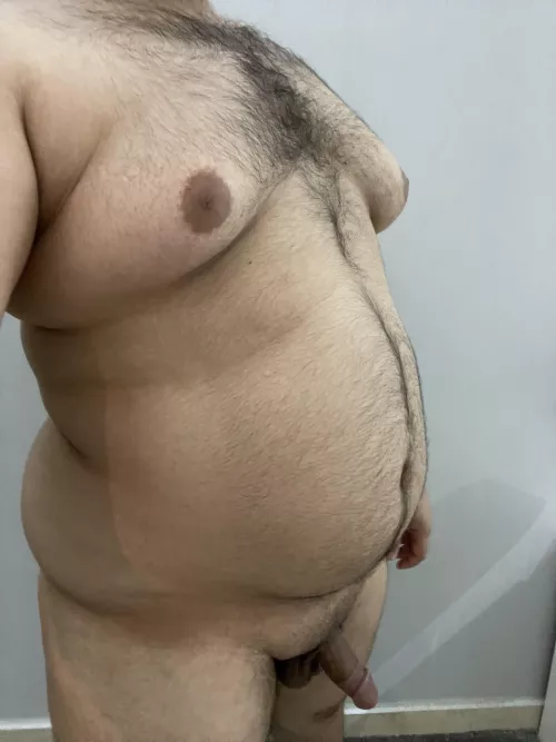 26 guy here into guys only, DMs are open ;)