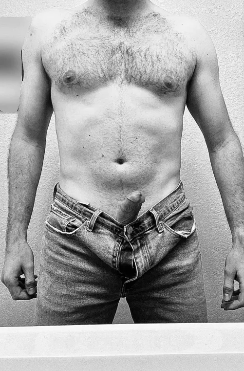 [30] Can somebody help me fix my zipper?