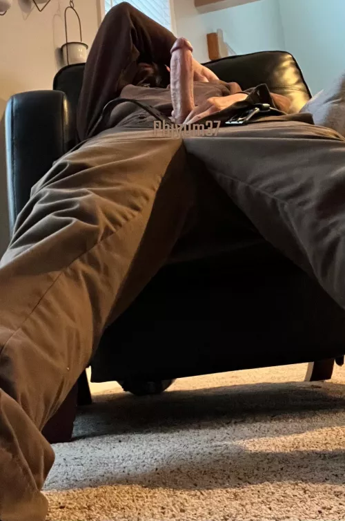 (39) Laid back waiting