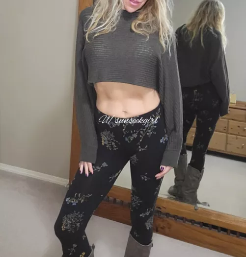 A milf in a crop top.