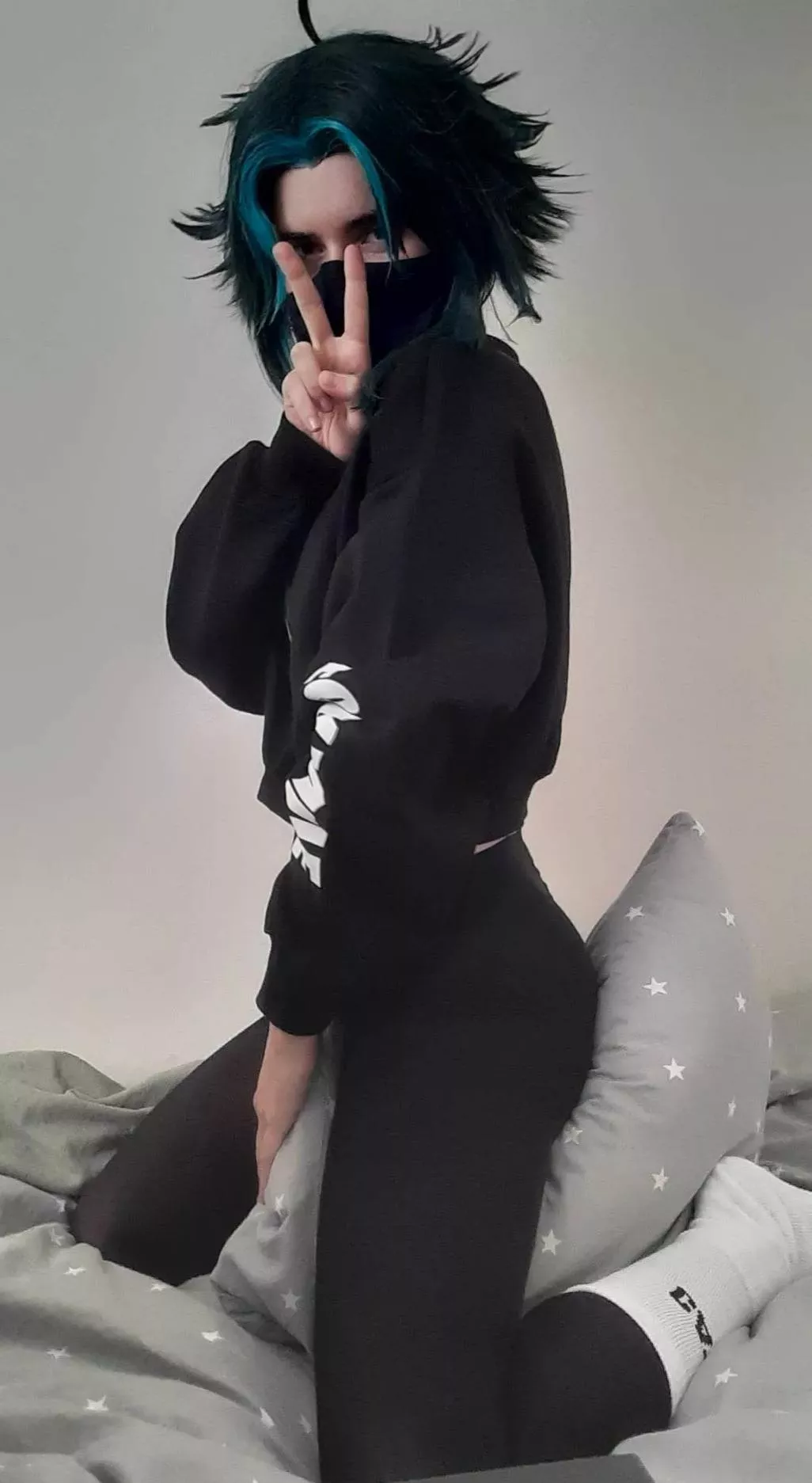 another photo from my photo session :D I'm too small for my phone stand so I was forced to sit on my pillow 😖