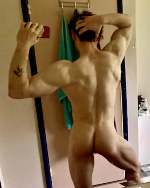 Anyone can be sassy from the front, but it takes an expertly cocked hip to exude sass from behind