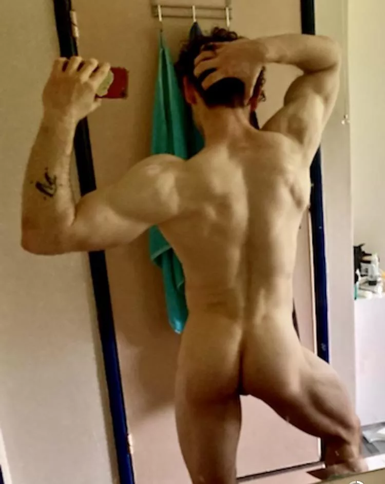 Anyone can be sassy from the front, but it takes an expertly cocked hip to exude sass from behind