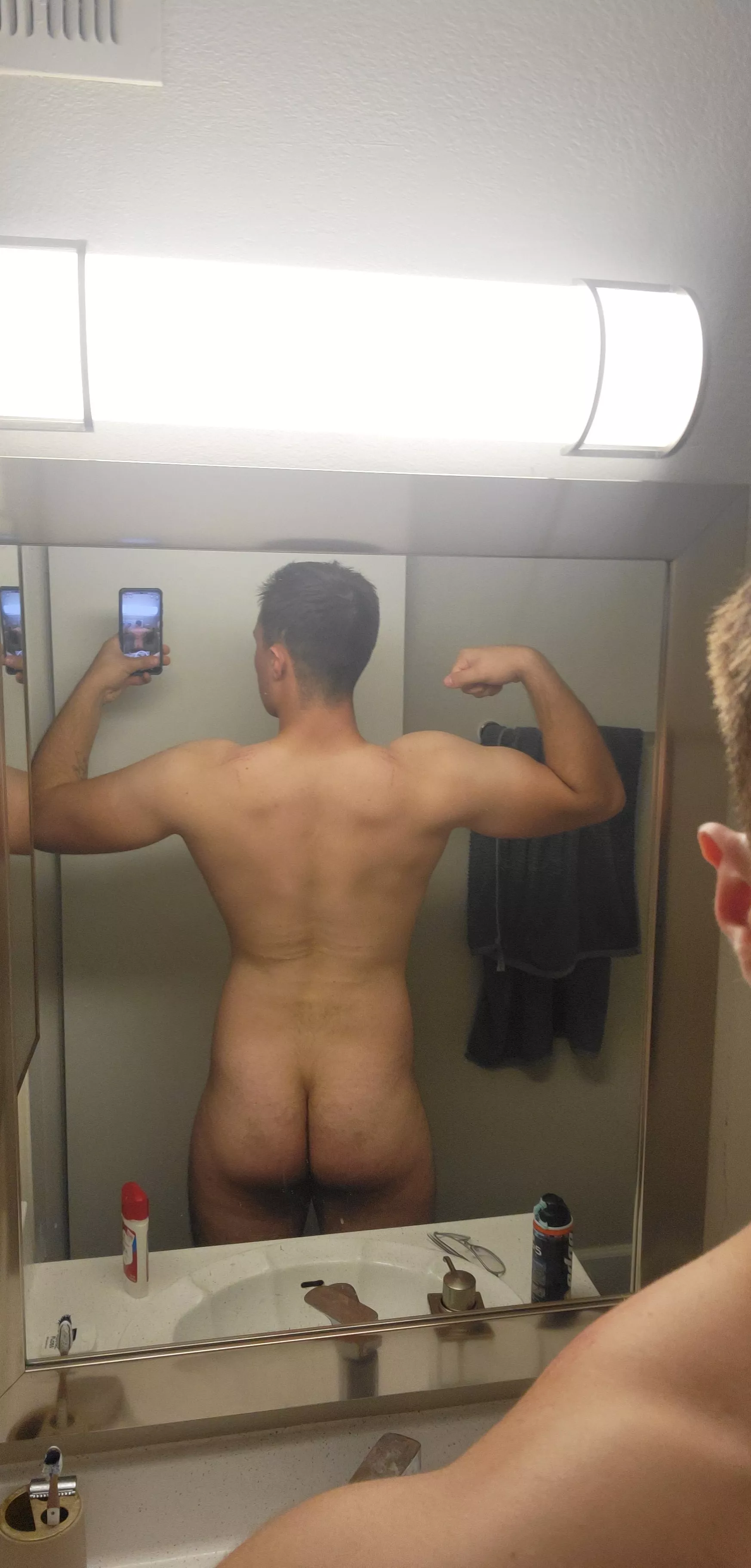 butt pump after leg day (m)