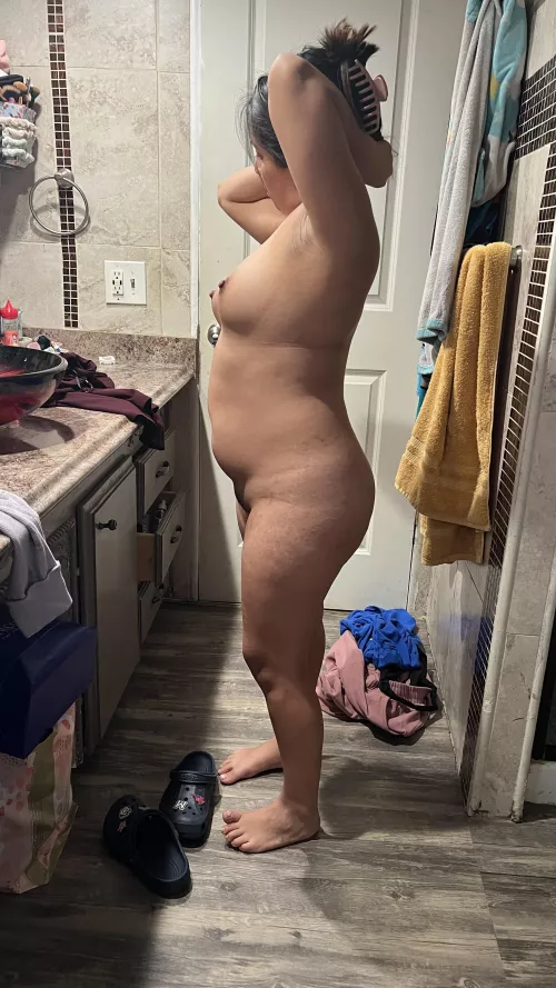 Chubby gf showering