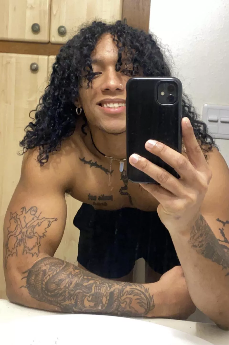 Curls and tattoos 🥀