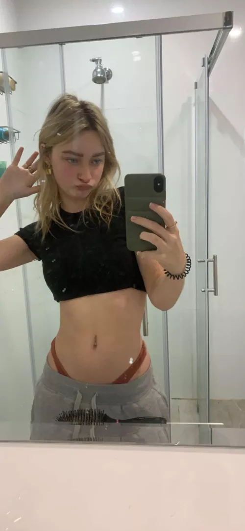 Dirty girl in a dirty mirror 😈😅 [f]